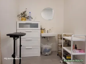 Pronájem obchodního prostoru, Praha - Vysočany, Freyova, 57 m2