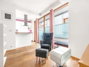 Pronájem bytu 1+kk, Praha - Vinohrady, Uruguayská, 47 m2
