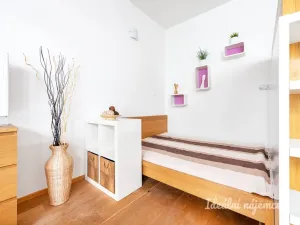 Pronájem bytu 1+kk, Praha - Vinohrady, Uruguayská, 47 m2