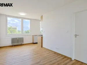 Prodej bytu 3+kk, Pardubice - Polabiny, Bělehradská, 55 m2