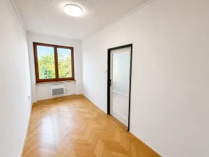 Prodej bytu 3+1, Průhonice, Školní, 60 m2