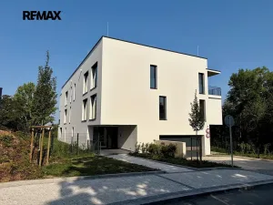 Pronájem bytu 1+kk, Praha - Košíře, Na Stárce, 39 m2