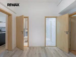 Pronájem bytu 4+kk, Praha - Smíchov, Pod tratí, 111 m2