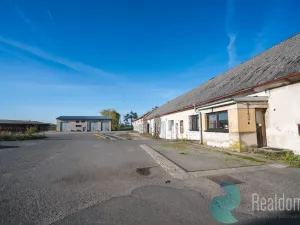 Prodej výrobních prostor, Chotětov, Husovo náměstí, 3000 m2