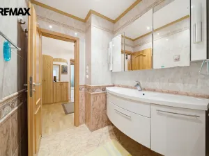 Prodej obchodního prostoru, Karlovy Vary, Moravská, 160 m2
