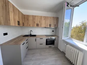 Pronájem bytu 2+1, Karlovy Vary - Rybáře, Majakovského, 54 m2