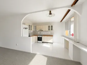 Prodej bytu 3+1, Praha - Prosek, Pískovcová, 77 m2
