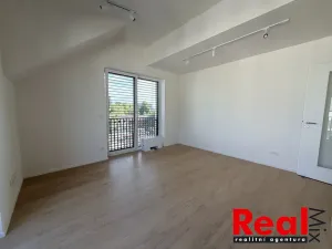 Pronájem bytu 3+kk, Pohořelice, U Kasáren, 69 m2