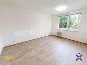 Pronájem bytu 1+1, Zlín, Dřevnická, 38 m2