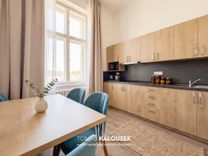 Pronájem restaurace, Ivančice, Tesařovo náměstí, 2319 m2