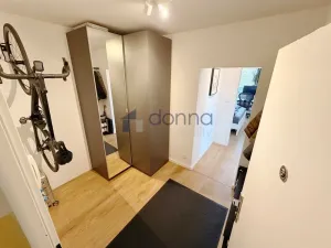 Pronájem bytu 2+kk, Praha, Třeboradická, 57 m2