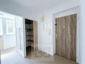 Pronájem bytu 2+1, Karlovy Vary, Šumavská, 50 m2