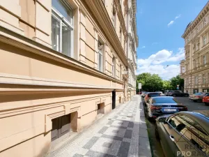 Pronájem obchodního prostoru, Praha, Petřínská, 135 m2
