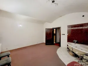 Pronájem obchodního prostoru, Praha, Petřínská, 135 m2