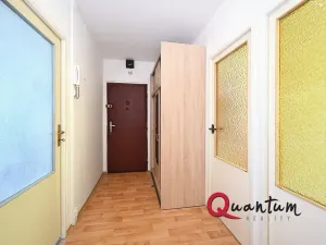 Pronájem bytu 3+1, Praha - Prosek, Veltruská, 60 m2