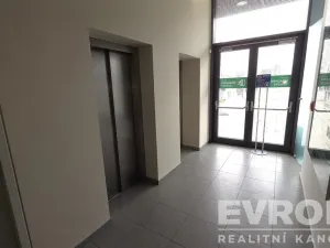 Pronájem kanceláře, Pardubice - Zelené Předměstí, třída Míru, 24 m2
