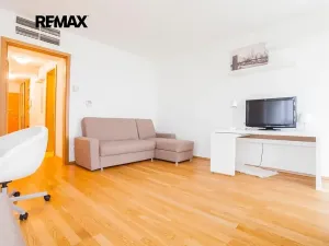 Prodej bytu 1+kk, Praha - Žižkov, Ke kapslovně, 38 m2