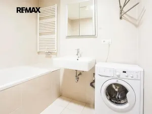 Prodej bytu 1+kk, Praha - Žižkov, Ke kapslovně, 38 m2