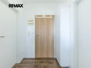 Pronájem bytu 1+kk, Klecany, V Honech, 30 m2