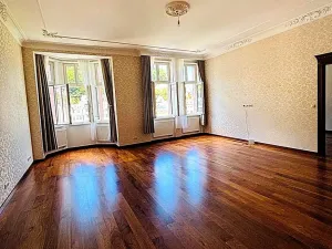 Prodej bytu 2+1, Karlovy Vary, Divadelní náměstí, 90 m2