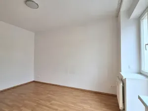 Pronájem bytu 2+1, Praha - Smíchov, Podbělohorská, 42 m2