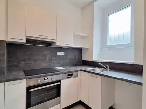 Pronájem bytu 1+kk, Praha - Strašnice, Černokostelecká, 33 m2
