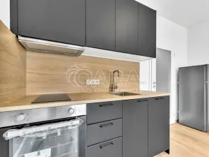 Pronájem bytu 1+kk, Praha - Hloubětín, Za černým mostem, 35 m2