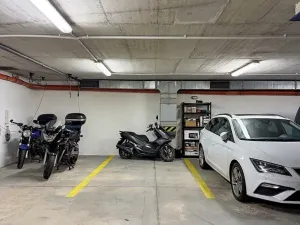 Pronájem garážového stání, Brno, Špitálka, 13 m2