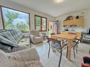Pronájem obchodního prostoru, Holubice, 22 m2