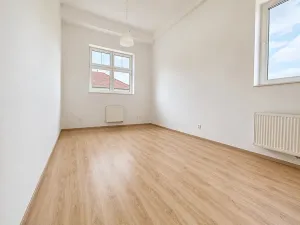 Pronájem bytu 1+kk, Rosice, Sportovní, 34 m2
