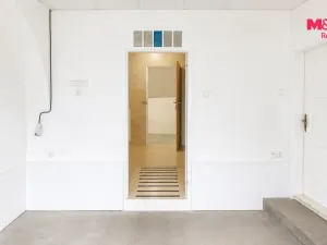 Pronájem komerční nemovitosti, Hranice - Hranice IV-Drahotuše, 29 m2