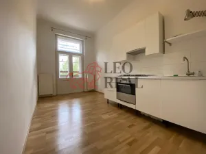 Pronájem bytu 2+1, Praha - Vršovice, 28. pluku, 78 m2