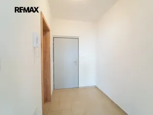 Pronájem bytu 1+kk, Beroun, Vinařská, 33 m2