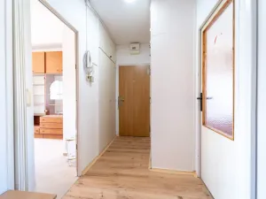 Pronájem bytu 3+1, Praha - Prosek, Veltruská, 61 m2
