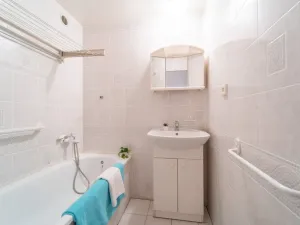 Pronájem bytu 3+1, Praha - Prosek, Veltruská, 61 m2