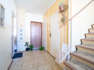 Pronájem bytu 3+1, Praha - Prosek, Veltruská, 61 m2