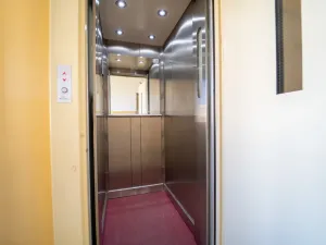 Pronájem bytu 3+1, Praha - Prosek, Veltruská, 61 m2