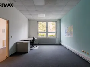 Pronájem výrobních prostor, Chodová Planá, Kyjovská, 2489 m2