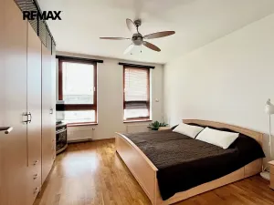 Pronájem bytu 2+kk, Praha - Vršovice, Ruská, 57 m2