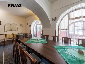 Pronájem restaurace, Opočno, Trčkovo nám., 500 m2