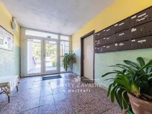 Pronájem bytu 2+1, Praha - Lhotka, U lesa, 60 m2