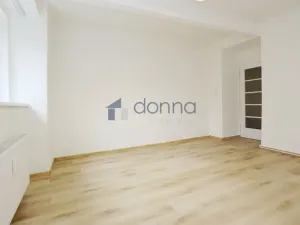 Pronájem bytu 1+kk, Praha, Podbabská, 28 m2
