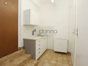 Pronájem bytu 1+kk, Praha, Podbabská, 28 m2
