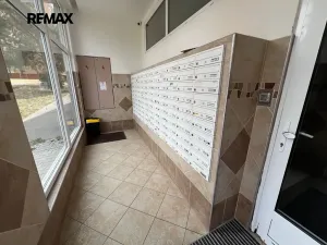 Pronájem bytu 2+kk, Praha - Kamýk, Smotlachova, 44 m2