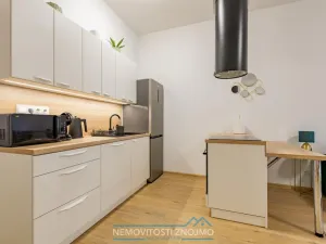 Pronájem bytu 1+kk, Znojmo, Mariánské náměstí, 34 m2