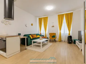 Pronájem bytu 1+kk, Znojmo, Mariánské náměstí, 34 m2