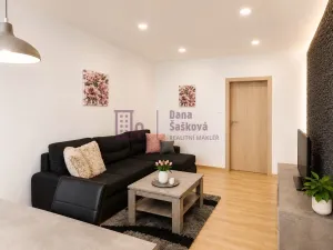 Prodej bytu 2+1, Jindřichův Hradec - Jindřichův Hradec III, sídliště Vajgar, 63 m2