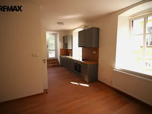 Pronájem bytu 1+kk, Chrastava, náměstí 1. máje, 42 m2
