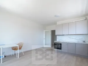 Pronájem bytu 1+kk, Praha - Vysočany, Poděbradská, 32 m2