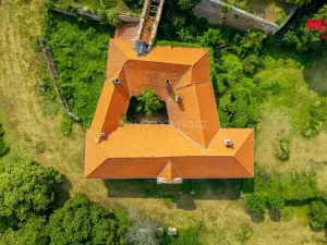 Prodej historického objektu, Zvoleněves, 5000 m2